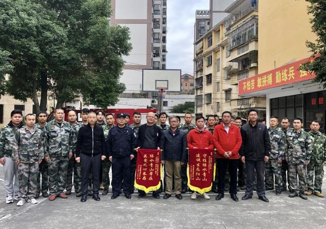 (2020.12.03)廣連高速10標(biāo)11標(biāo)項(xiàng)目部領(lǐng)導(dǎo)慰問陽(yáng)山縣森林消防大隊(duì)_2