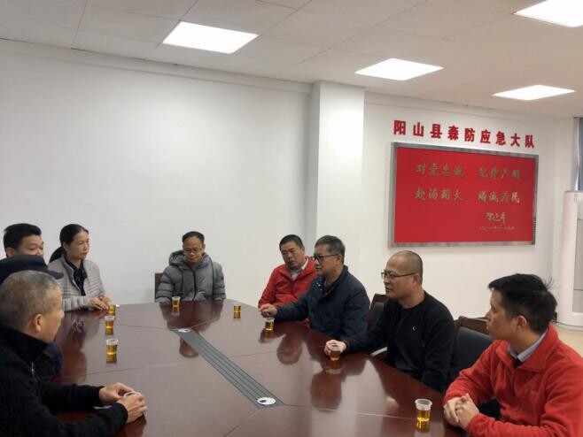 (2020.12.03)廣連高速10標(biāo)11標(biāo)項(xiàng)目部領(lǐng)導(dǎo)慰問陽(yáng)山縣森林消防大隊(duì)_4